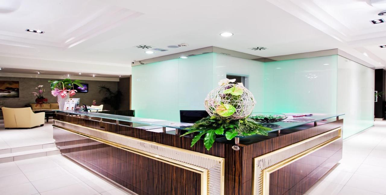 Terminal Palace & Spa Римини Екстериор снимка
