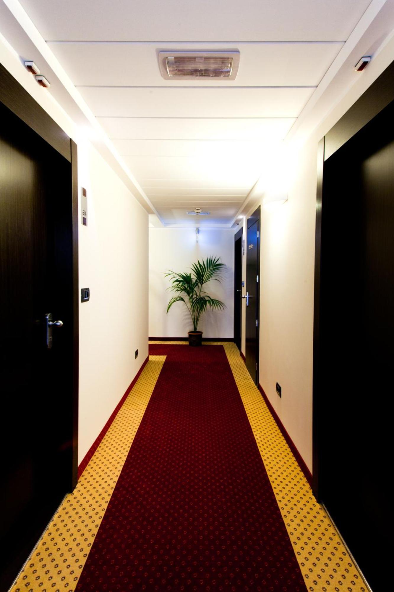 Terminal Palace & Spa Римини Екстериор снимка