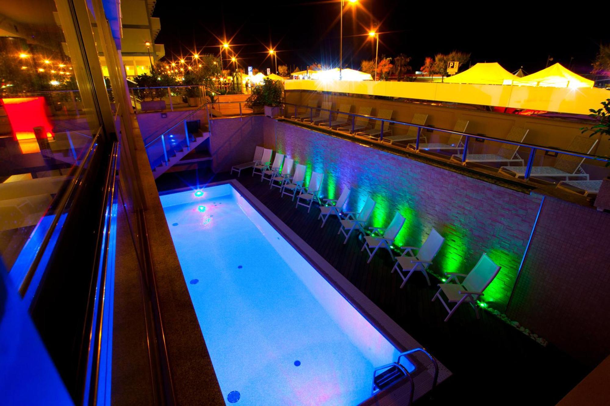 Terminal Palace & Spa Римини Екстериор снимка