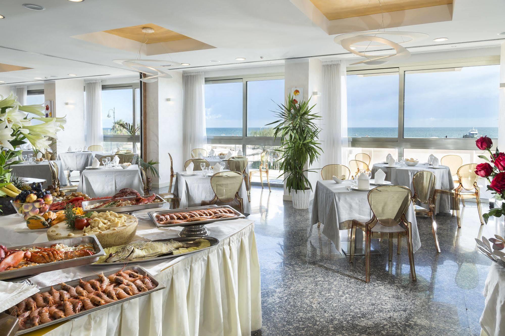 Terminal Palace & Spa Римини Екстериор снимка