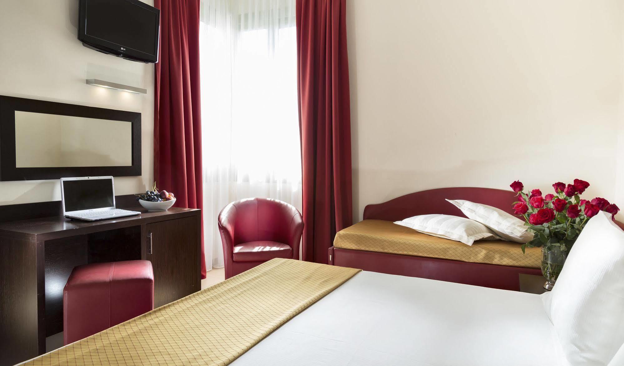Terminal Palace & Spa Римини Екстериор снимка