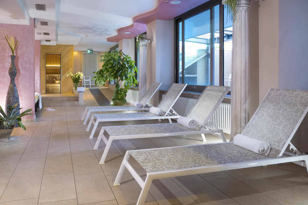 Terminal Palace & Spa Римини Екстериор снимка